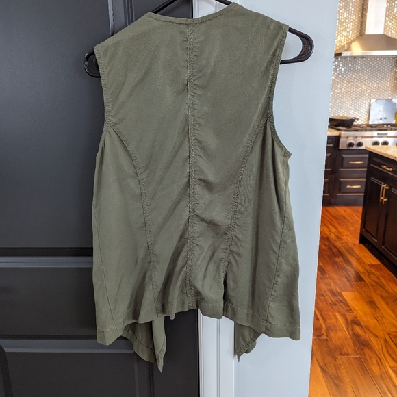 Vest - Picture 2 of 4